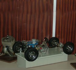 Chassis disponível na sala de mecânica da Escola de Condução Automóvel de Macedo