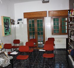 Sala de mecânica da Escola de Condução Automóvel de Macedo