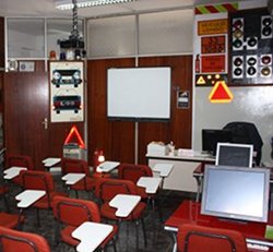 Sala teórica da Escola de Condução Automóvel de Macedo